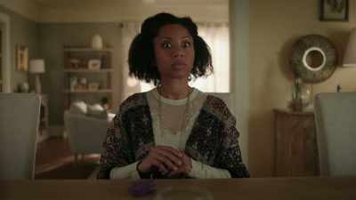 - Sorry, it's hard to
concentrate - Zoey's Extraordinary Playlist