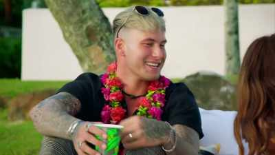Sorry. Oh my God.
I think it's in my dress. - FBOY Island NZ