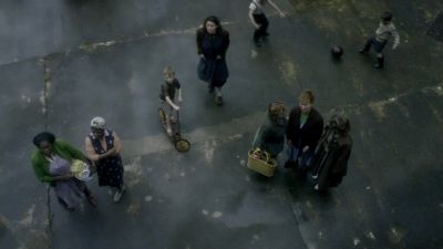 Sorry, old bean, you're still only
six fingers dilated. - Call the Midwife
