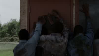 Hey, come on, over here! - The Walking Dead