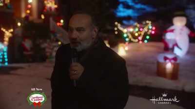 - Sorry, sorry! Okay, everybody! - A Royal Queens Christmas