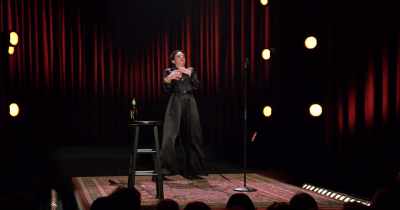 Sorry. Sorry. Sorry.
[laughs anxiously] - Jenny Slate: Stage Fright