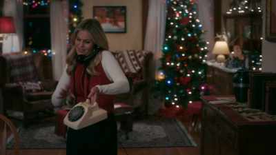 Sorry. The... the Wi-Fi
and cell reception - Home Sweet Christmas