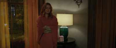 Sorry they're not fish fingers, buddy.
[chuckles] - The Woman in the Window