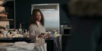 Sorry, they told me to come at 3.
I didn't realize you would still be here. - Maid
