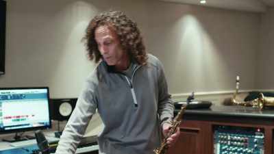 Sounds pretty nice,
but when we actually hear - Listening to Kenny G