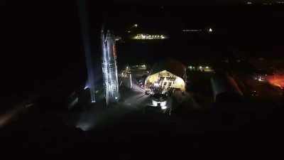 SpaceX bygger
og tester Starship-prototyper- - Space Titans: Musk, Bezos, Branson