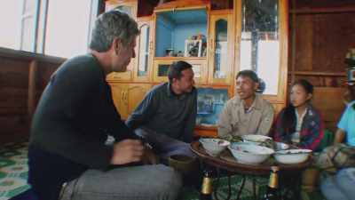 [speaking foreign language] - Roadrunner: A Film About Anthony Bourdain