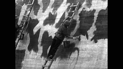 (speaking German)
(dramatic music) - The Buildings That Fought Hitler