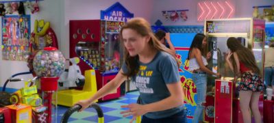[SPEAKING IN FOREIGN LANGUAGE] - The Kissing Booth 2