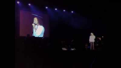 (SPEAKING IN MANDARIN) - Listening to Kenny G
