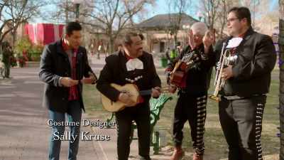 [speaking in Spanish] - Holiday in Santa Fe