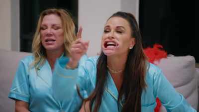 - [speaking indistinctly] - The Real Housewives Ultimate Girls Trip