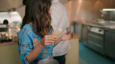 - [speaking Spanish] - Eva Longoria: Searching for Mexico