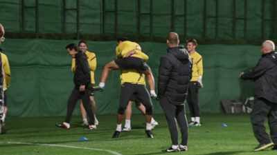 (SPEAKING SPANISH) - Take the Ball, Pass the Ball