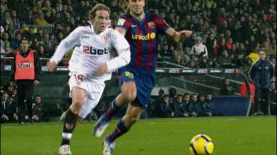 (SPEAKING SPANISH) - Take the Ball, Pass the Ball