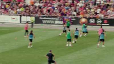 (SPEAKING SPANISH) - Take the Ball, Pass the Ball