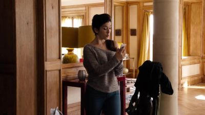 [speaking Swahili] Can you hear me now? - Sense8