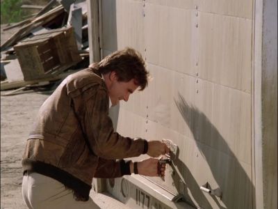 [SPEAKlNG IN HUNGARlAN] - MacGyver