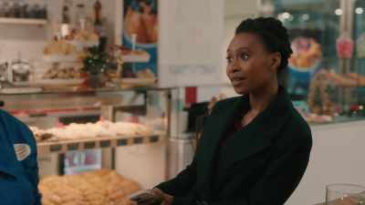 [speaks French] - The Great Holiday Bake War