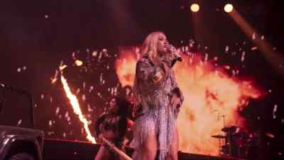 [ Speaks indistinctly ] - Carrie Underwood: Reflection