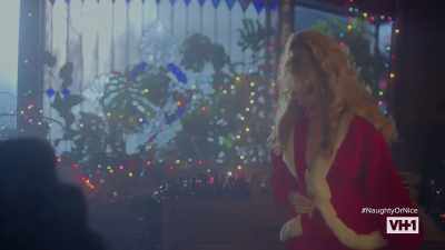 - [speaks Spanish]
Please, please, please? - The Bitch Who Stole Christmas