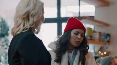 [speaks Spanish] - Friends & Family Christmas