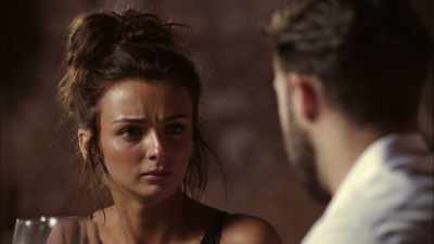 (SPEAKS SPANISH) - Love Island