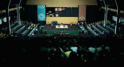 (spectators applauding,
cheering, whistling) - Visions of Eight