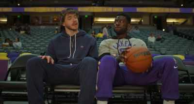 - [spectators yelling]
- [ball bangs] - White Men Can't Jump