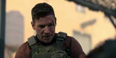 Speed dial two, right? [GROANS] - Sniper: The Last Stand