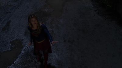 Spike! Spike! Spike! - Supergirl