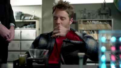 SPIKE: We've got wheatgrass,
kale and pear smoothie, - Limitless