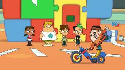 (Splash)
(Motor roars) - Total DramaRama