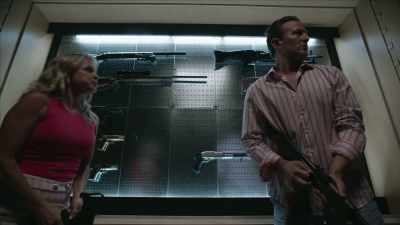 Split up.
[ Gun cocks ] - The Rookie: Feds