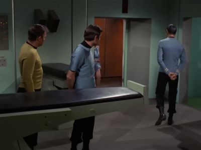 Spock! Bones! Help me! - Star Trek