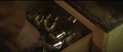 (spoons clattering) - Dropa
