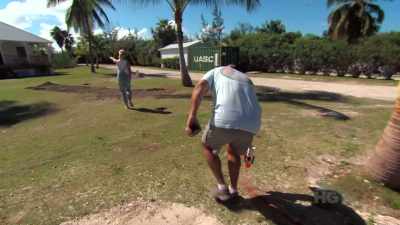 (spray can hissing) - Island of Bryan