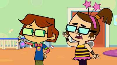 (Spray hisses)
(Beth coughs) - Total DramaRama