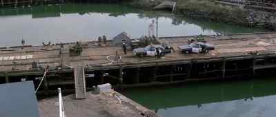 Spread your men out
along the pier! - Escape from the Planet of the Apes