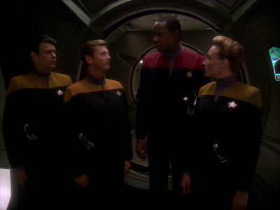 Spread out,
but remember not to fire - Star Trek: Deep Space Nine
