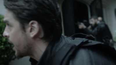 -Spread out, find your shot.
-(gunfire continues) - The Passage