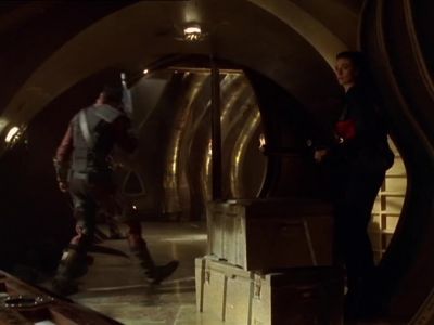 Spread out. - Farscape