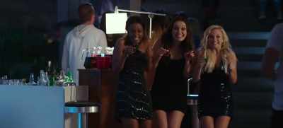 (SQUEALING) - The Kissing Booth