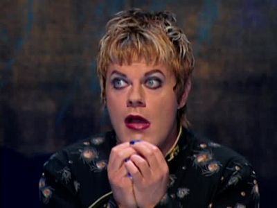 Squirrels always eat nuts with two hands always two hands - Eddie Izzard: Dress to Kill
