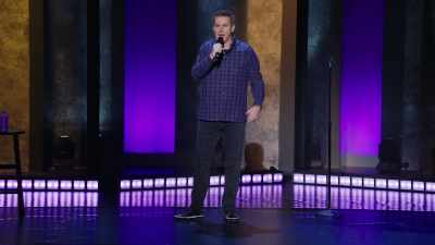 Stăm în spatele lui de jumătate de oră, - Brian Regan: Nunchucks and Flamethrowers
