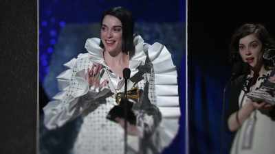 [St. Vincent]
It is slow and steady, - Women Who Rock