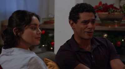 Stace, they all got Santa.
[chuckles] - The Princess Switch