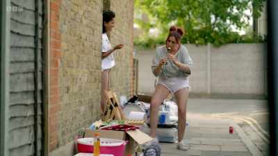 STACEY PLAYS OUT OF TUNE - Sort Your Life Out