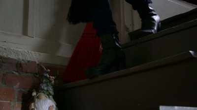 (stairs squeaking)
(brush scratching) - It’s Beginning to Look a Lot Like Murder